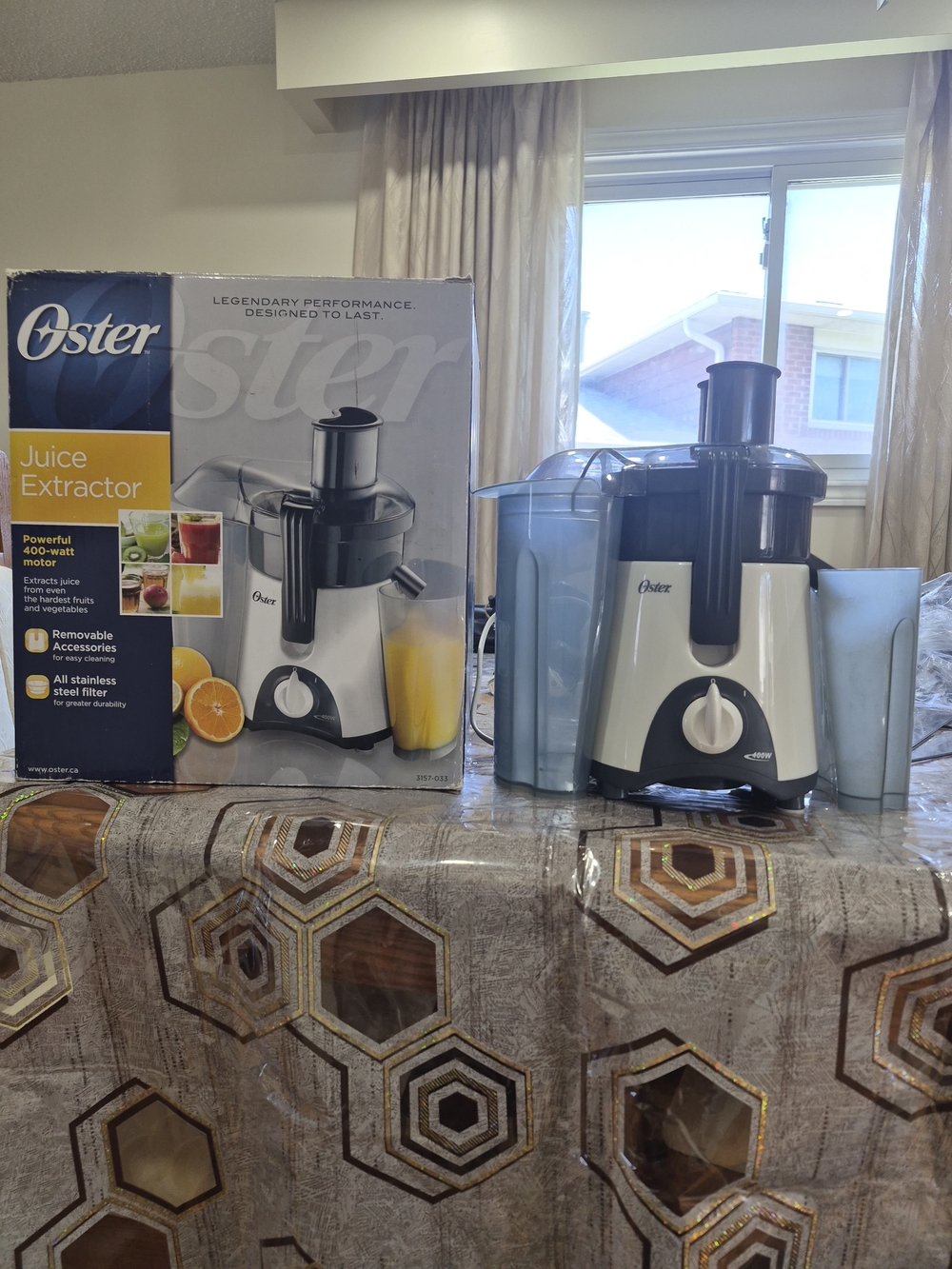 Oster White and Black Juice Extractor - Powerful Home Juicer